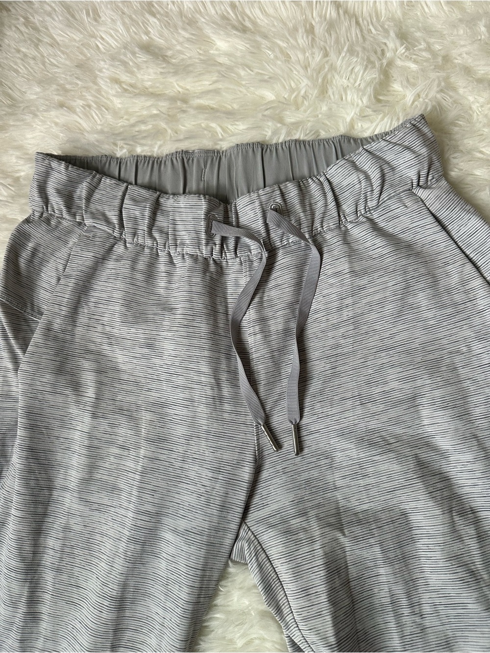 Lululemon On The Fly Pant *28" - Sz 4 - Picture 6 of 9
